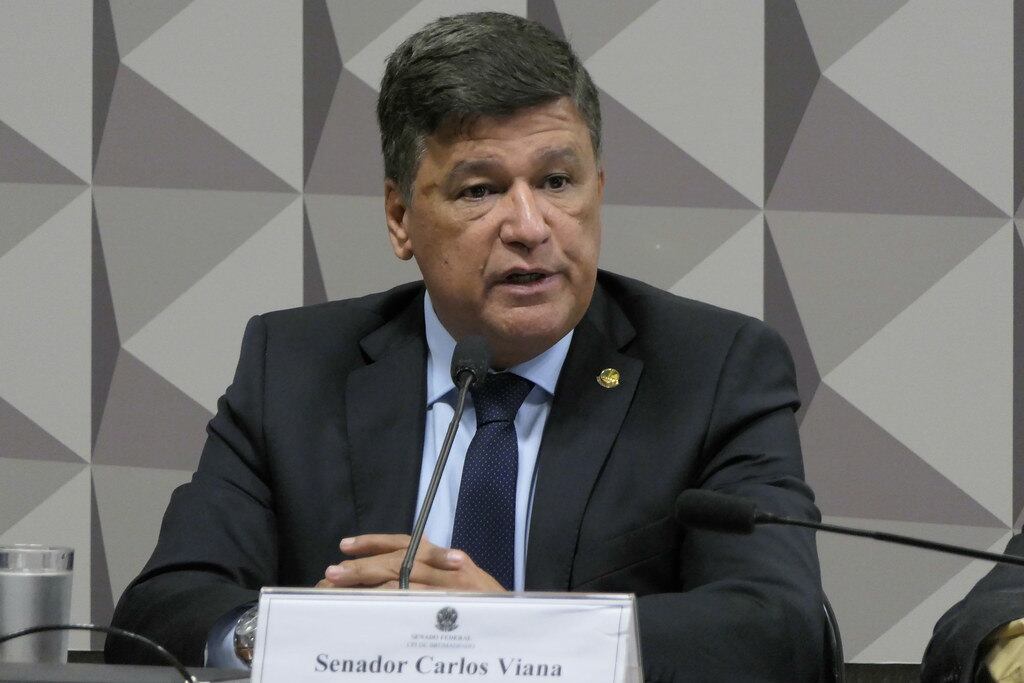 Senador lidera em cenário estimulado