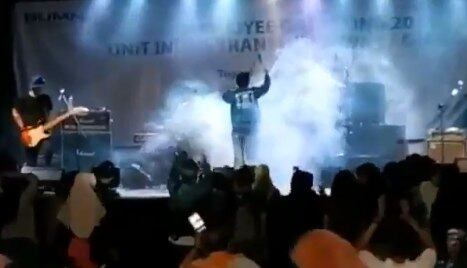 Um dos episódios registrados mais impressionantes do desastre natural foi a filmagem de uma banda sendo arrastada pelas ondas. O empresário e o baixista do grupo morreram e outros membros permanecem entre os desaparecidos