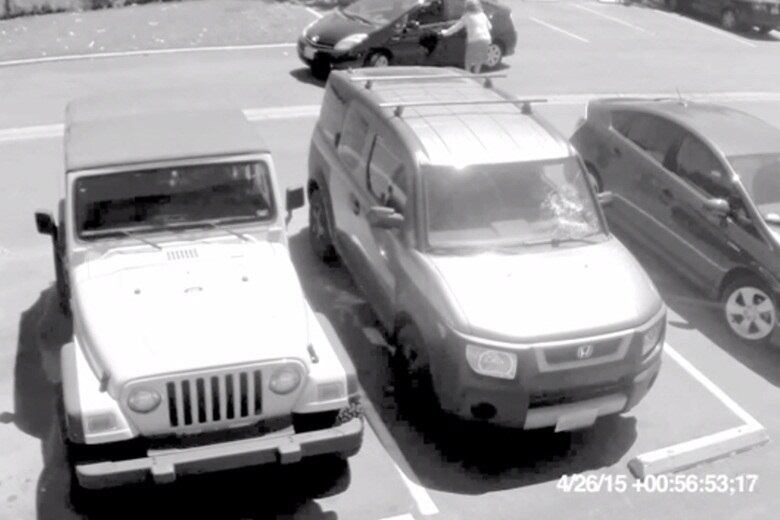 E volta com o objeto para carro