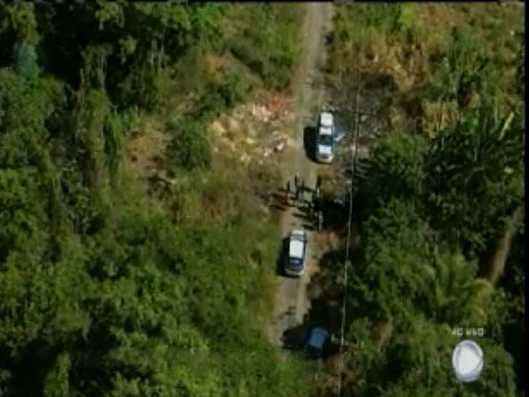 Viaturas da polícia estão no local