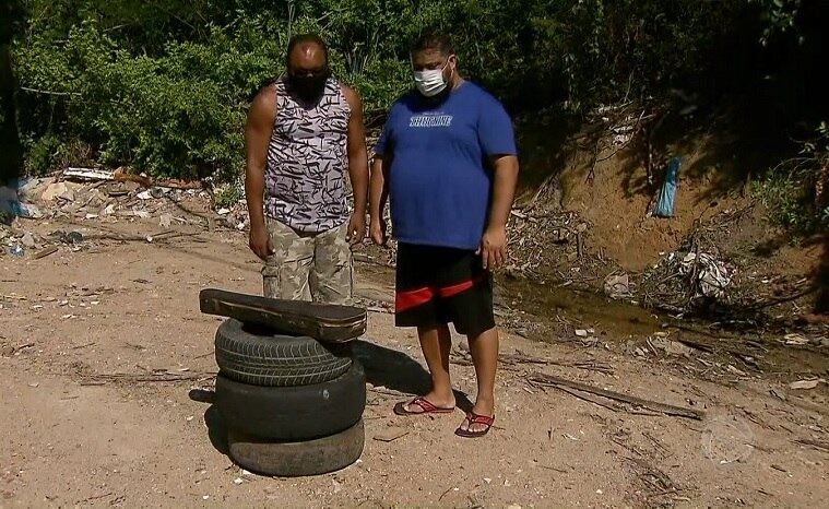 Peça foi localizada em meio ao lixo em Curicica