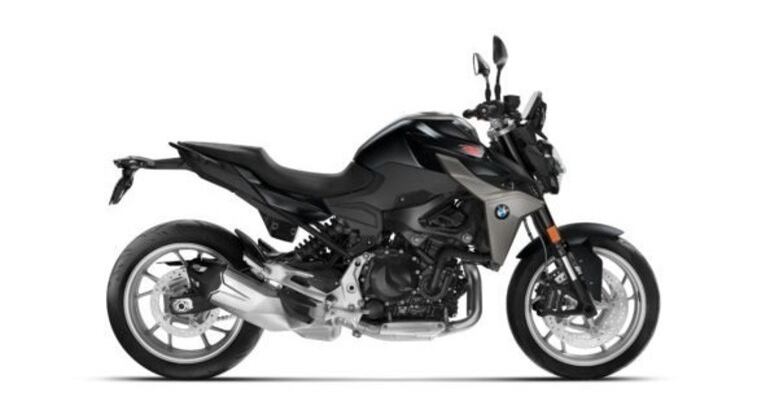 BMW equipa a motocicleta F 900 R com motor de dois cilindros de 895 cm³, que entrega 85 cv