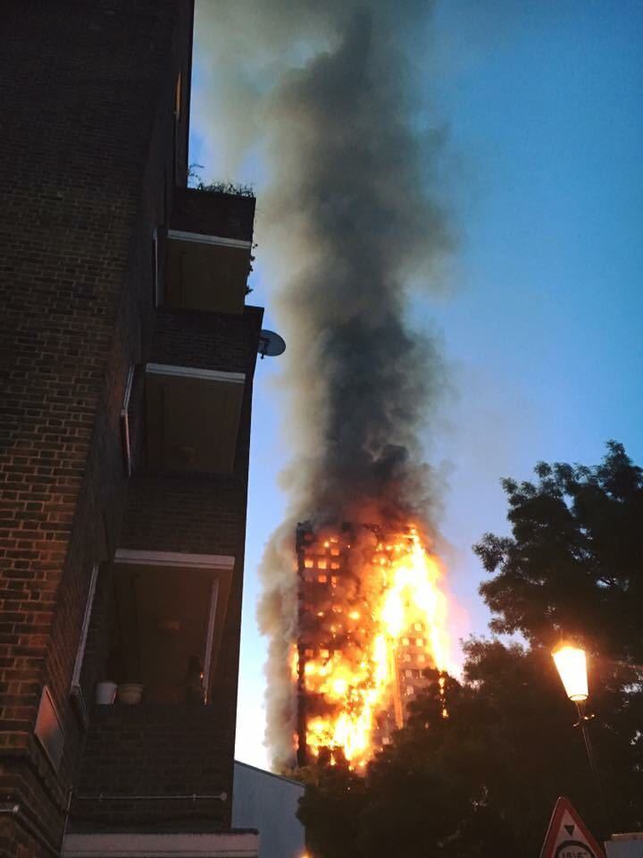 Do prédio de Paolo Casseb, era possível ver o prédio em chamas até o início da tarde desta quarta-feira (14)