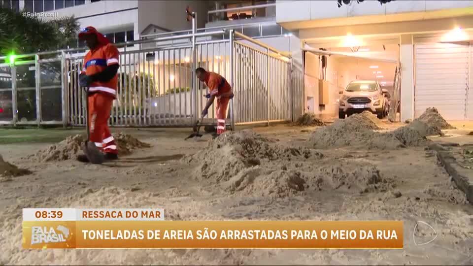 Ressaca no Rio de Janeiro provoca interdições e limpeza na orla