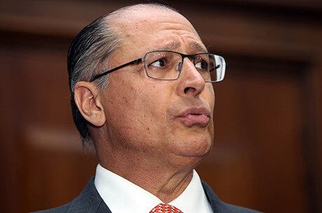 Geraldo Alckmin não vê sentido em afastar os secretários sem ter acesso aos documentos