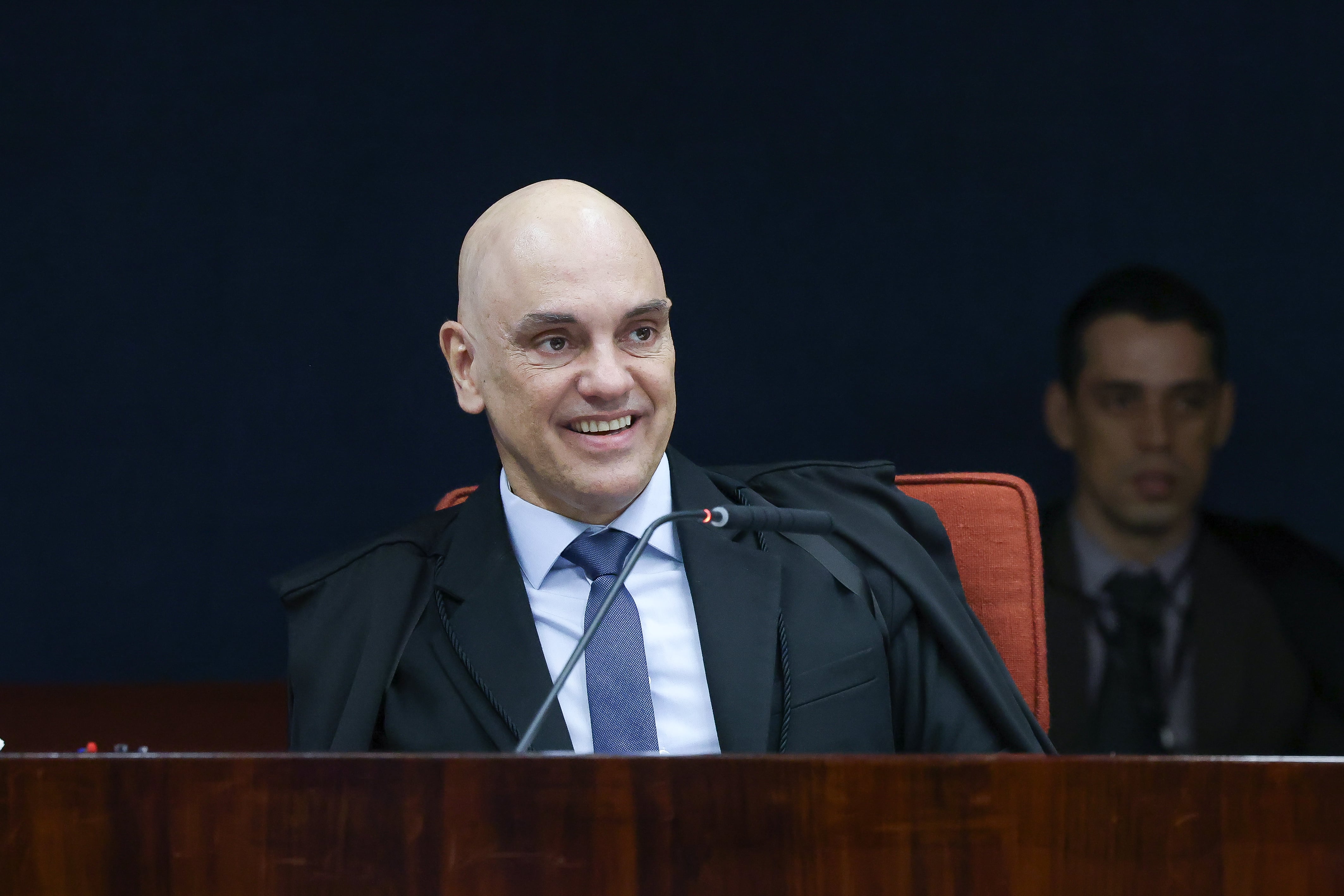Moraes deu o prazo de cinco dias para que as duas partes