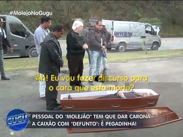 Neste vai e vem, um dos atores pediu para que Anderson rezasse pelo defunto 

+ Quer assistir às íntegras do programa Gugu? Acesse R7 Play e veja quando e onde quiser!