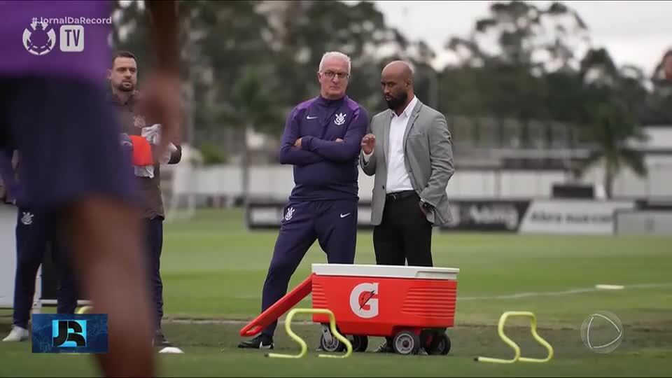 Dorival Júnior estreia como técnico do Corinthians nesta quarta (30)