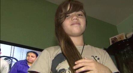 Ana Lívia, de dez anos, não corta o cabelo há um ano para doar a uma criança com câncer