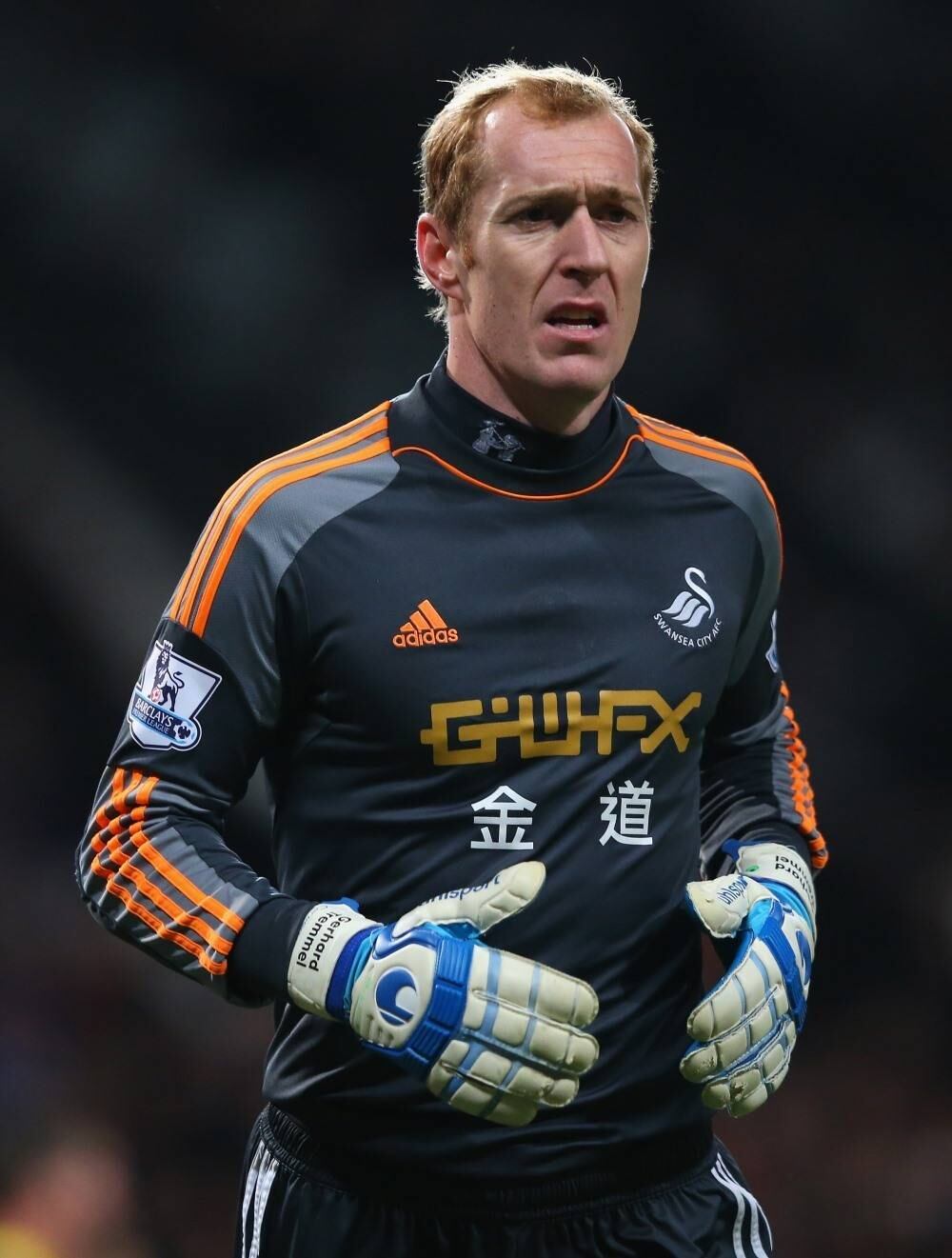 Entre os feiosos da Premier League, Gerhard
Tremmel (Swansea) abre a seleção
