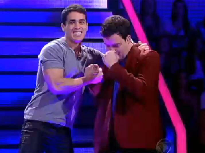 Rafael Cortez entrou na onda

+ Vídeo: Cuidados com o corpo conquistam mulherada e Eliedson se dá bem

+ Siga o Me Leva Contigo no Twitter

+ Curta o Me Leva Contigo no Facebook
