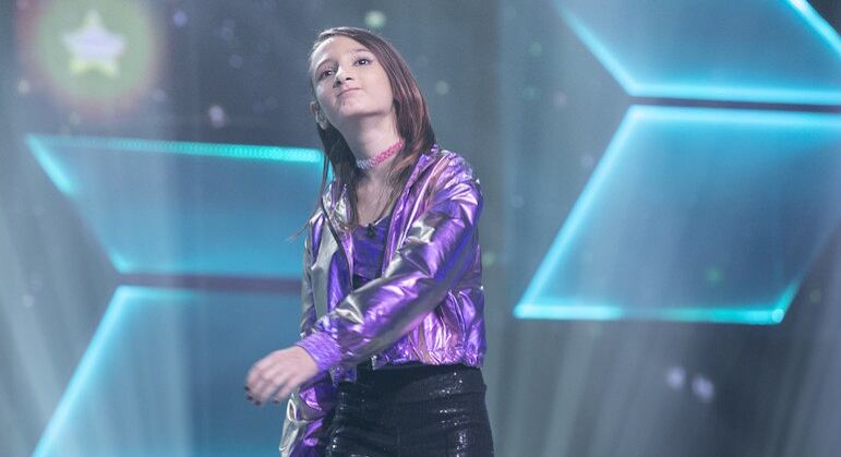 Lara Pereira esbanjou animação e arrasou em sua primeira apresentação solo