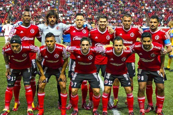 Você já deve estar acostumado a ver chuteiras dos mais variados tipos e cores nos gramados do futebol brasileiro e também em outros países. Inclusa na chamada 'gourmetização do futebol', a moda parece não ter convencido um time do México, que resolveu proibir os jogadores de usarem chuteiras que não fossem da cor vermelha.

Veja programas da Record na íntegra e no R7 Play!

O responsável pela regra, no mínimo inusitada, é o Club Tijuana, que obrigou seus atletas a usarem chuteiras vermelha por ser a cor principal do time