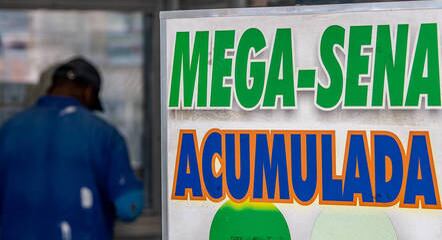Cada aposta simples na Mega-Sena custa R$ 5
