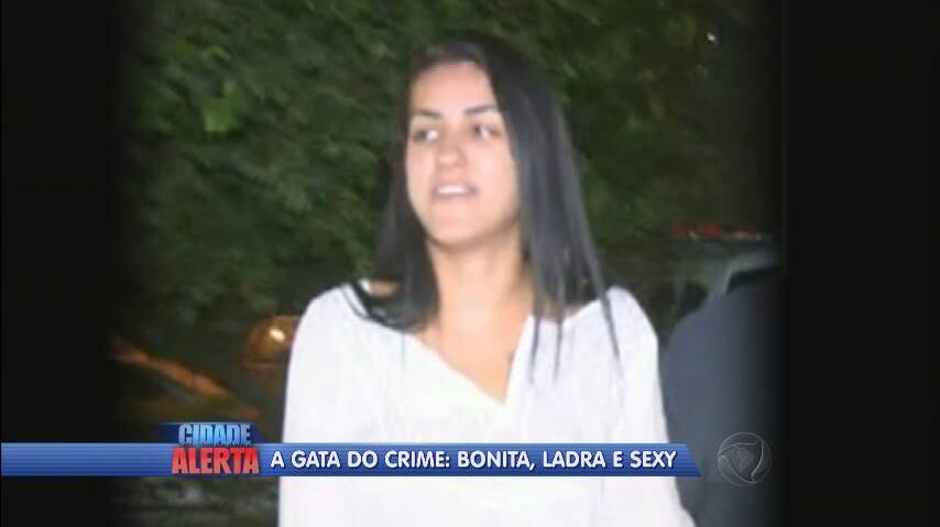 A jovem Evelyn Patrícia Ramos, de 20 anos, foi presa suspeita de estelionato. Ela aplicou golpes em duas agências bancárias em São Paulo: uma na Barra Funda e outra na Vila Leopoldina, ambas na zona oeste da cidade
