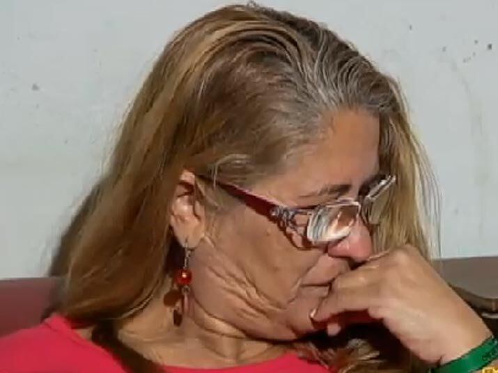 A descoberta aconteceu por acaso, apenas três anos atrás. Durante uma visita a um parente em um presídio, Dona Sueli teve que passar pelo detector de metais. O alarme disparou e ela foi encaminhada para um exame de Raios-X. Ela disse que ao ver a tesoura de quase 20 centímetros passou mal e caiu. Assista ao vídeo!



