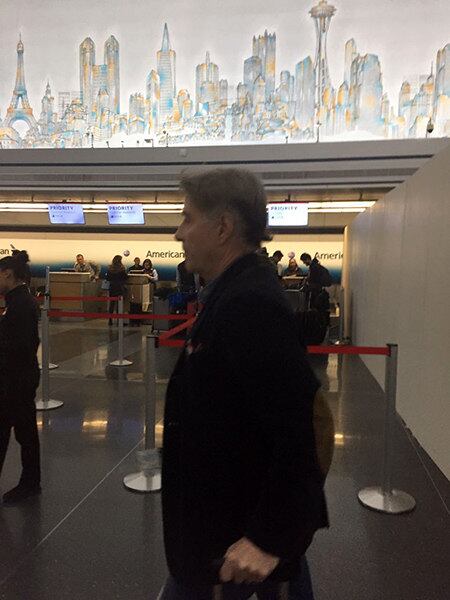 Eike estava tranquilo e conversou com veículos de imprensa antes de embarcar no voo 973 da American Airlines