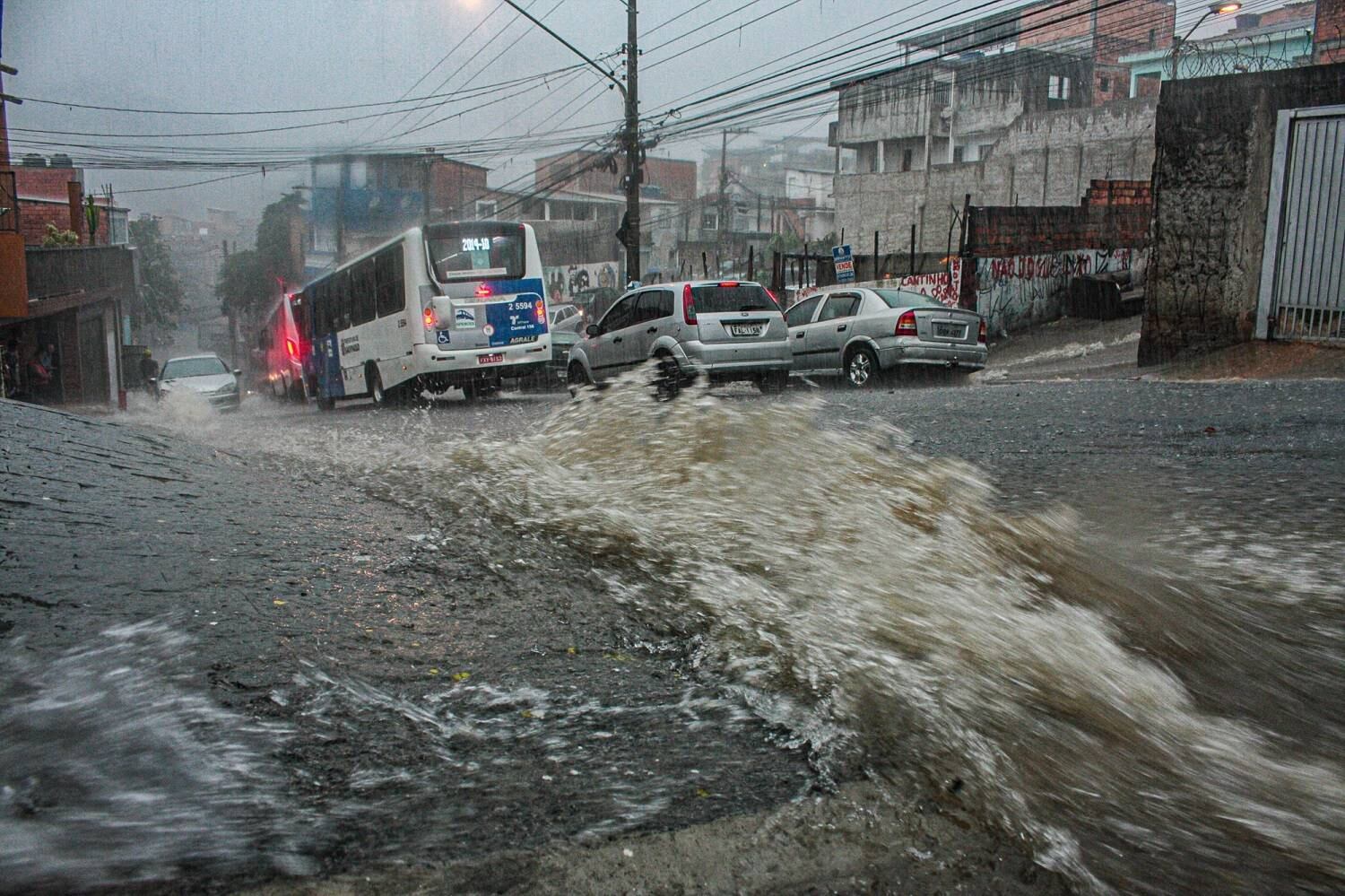 Chuva atinge Vila Nova Cachoeirinha, na zona norte de São Paulo