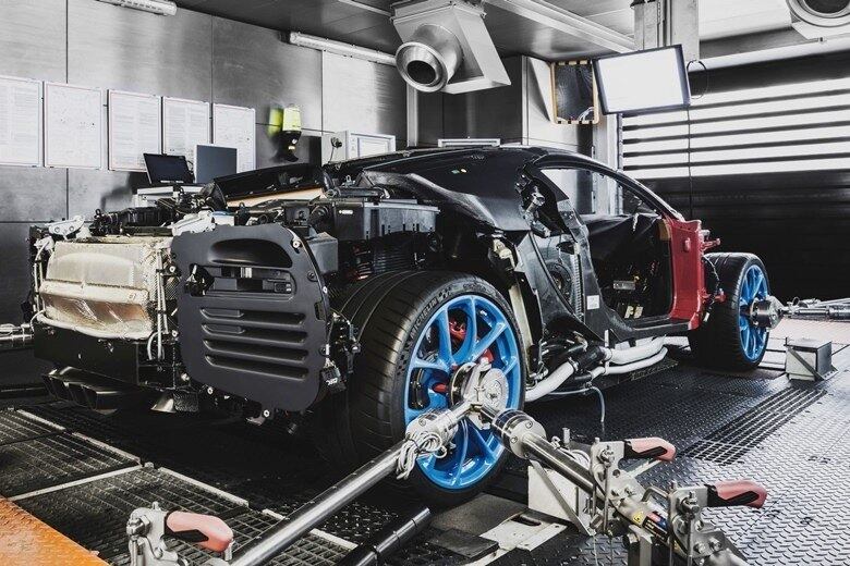 O nome do modelo é uma homenagem ao piloto francês multicampeão, Louis Chiron