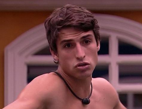 No momento em que tocou, todos os brothers dormiam, mas Felipe, Pyong e Rafa disputaram na corrid