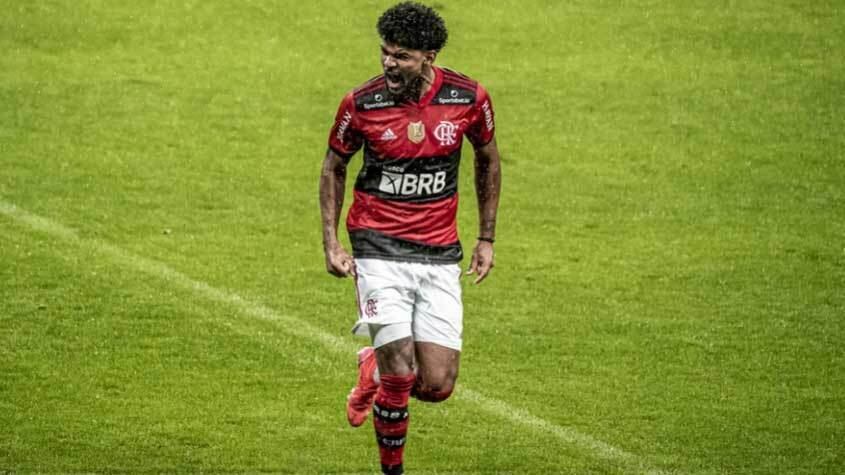 Bruno Viana (26 anos) - Zagueiro do Flamengo - Valor de mercado: 7 milhões de euros (opção de compra no contrato de empréstimo) - Não faz uma boa temporada e o Flamengo não pretende comprá-lo.