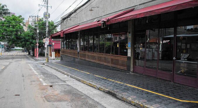 Bares fechados no bairro da Vila Madalena, bairro boêmio na zona oeste de SP