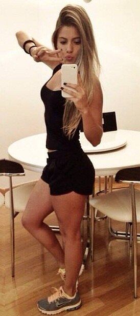 A gata sonha em ser cantora e tem um enorme talento