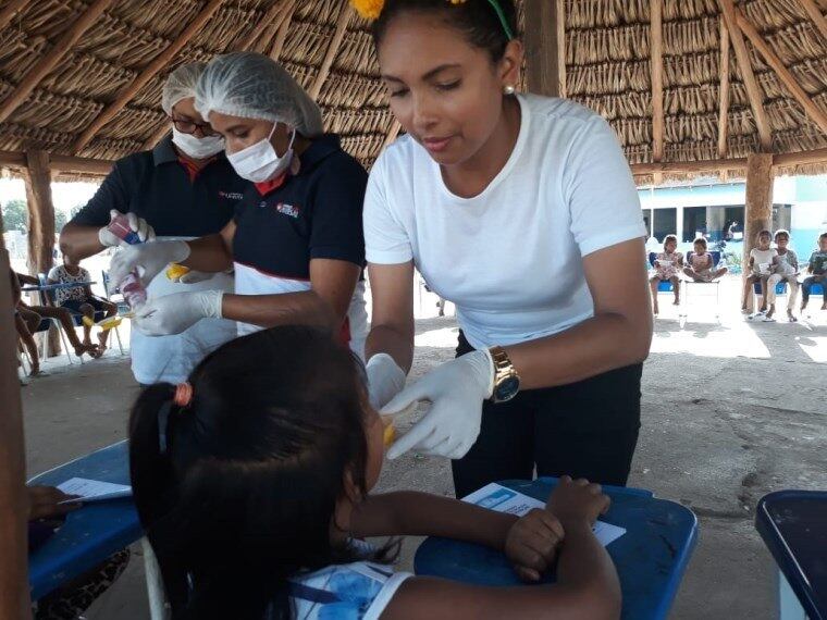 Voluntários atenderam crianças em tribo