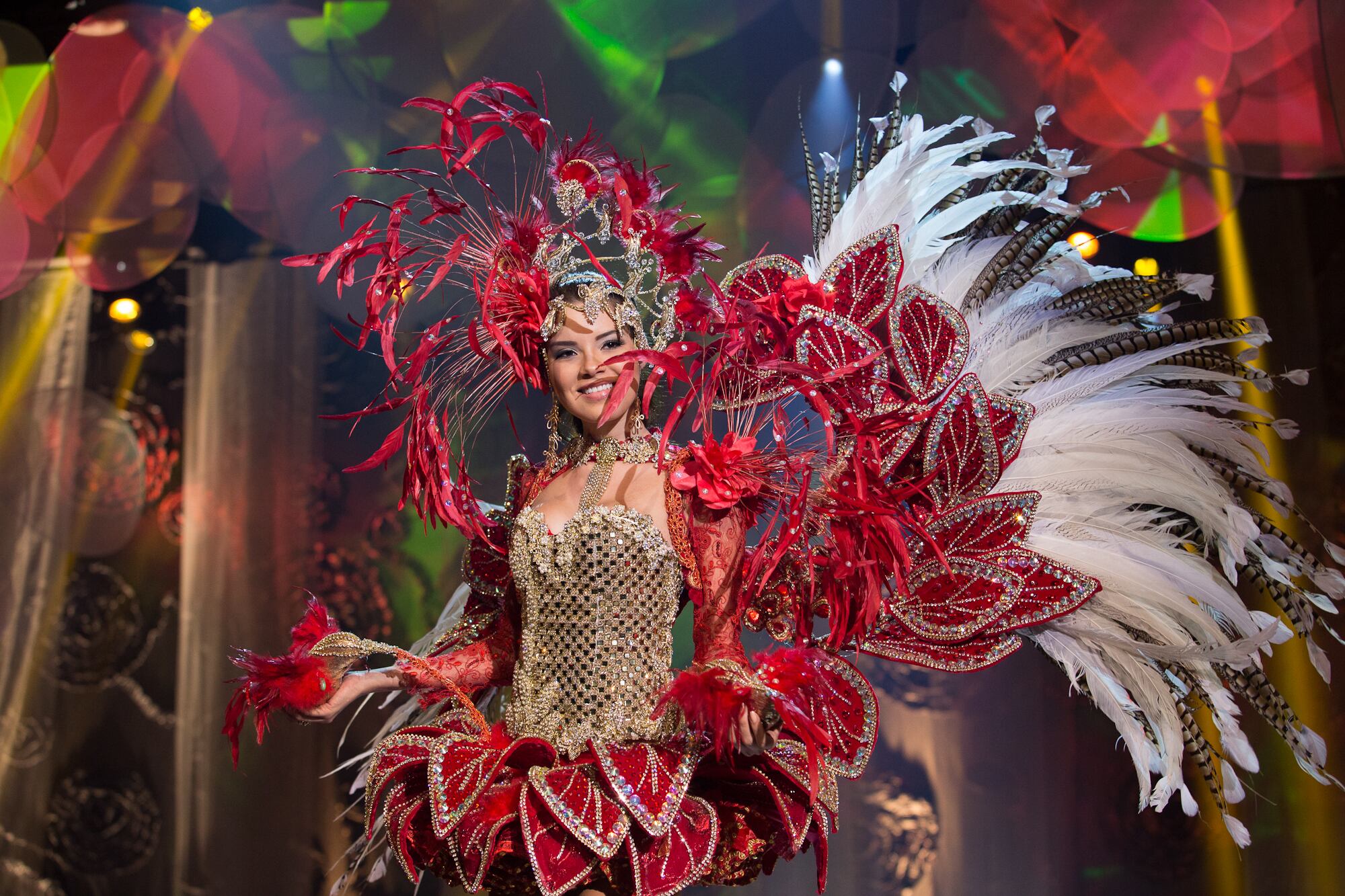 Tereza Azedo, Miss Amazonas, simbolizou a flor bela cirandeira. O traje é de Kaleb Aguiar