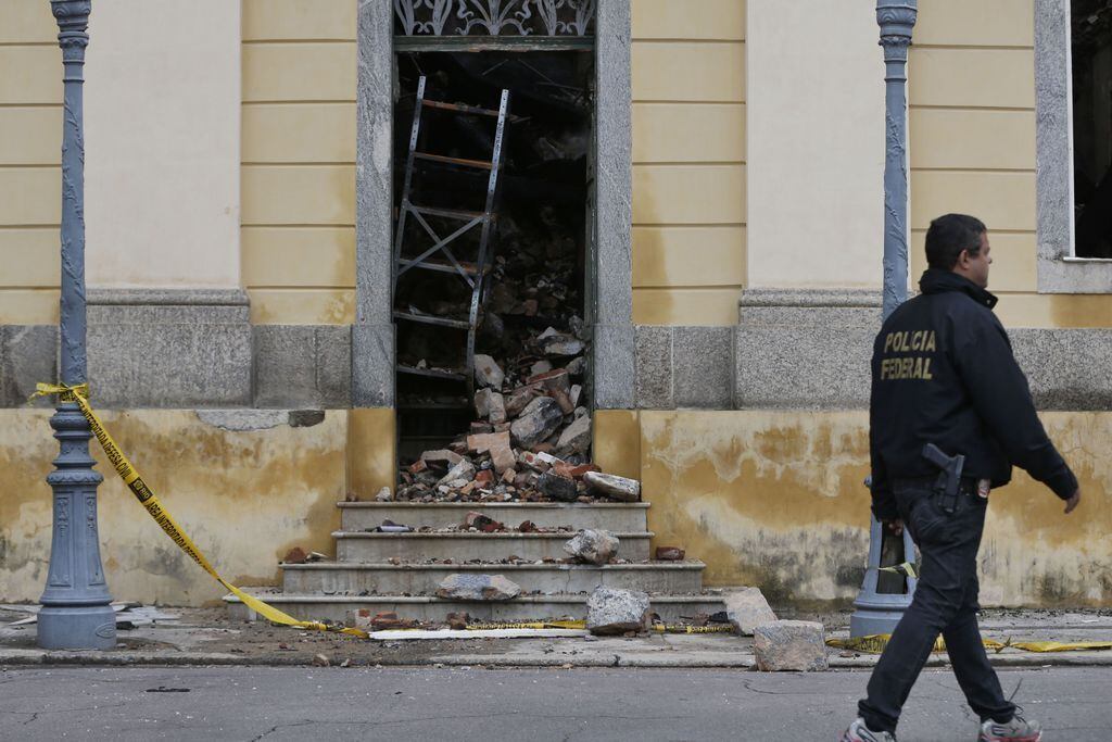Prédio do Museu Nacional foi interditado após fogo