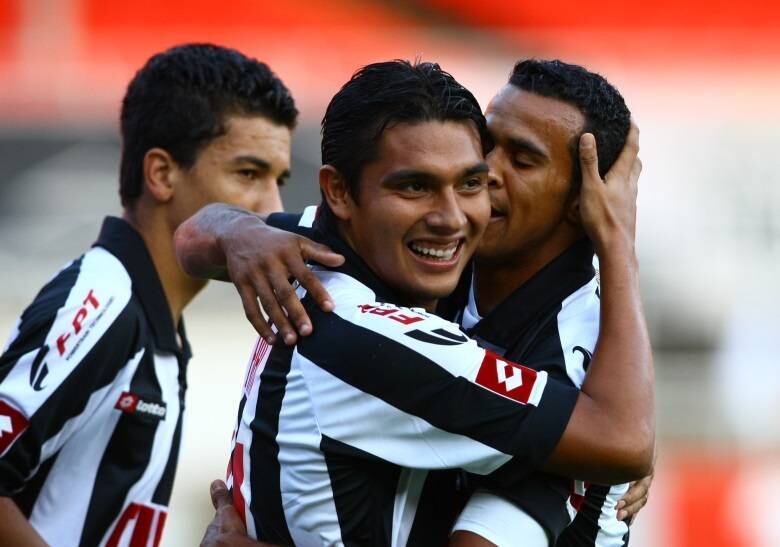 Castillo, atacante boliviano, atuou no Campeonato Brasileiro de 2008 pelo Atlético-MG. Mas não agradou o suficiente para permancer. Fez 22 jogos e marcou 3 gols. Curiosamente, em 2006, ele já havia feito um gol contra o Brasil, defendendo a seleção brasileira, o que ajudou a despertar o interesse dos dirigentes do clube mineiro.