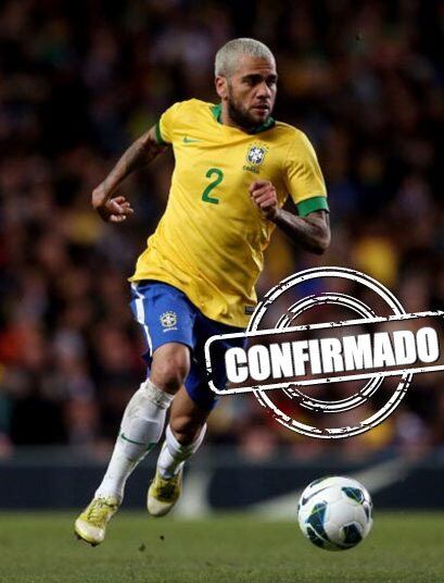 Na lateral direita, Daniel Alves é titular absoluto, tanto pela qualidade quanto pela experiência, e está confirmado