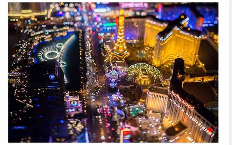 Os famosos cassinos de Vegas aqui viram praticamente miniaturas, com a distorção causada pela altura das de onde foram tiradas as fotos