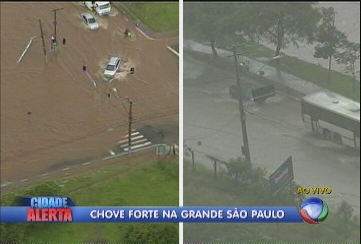 

O temporal que atingiu a capital paulista e a região metropolitana, no fim da tarde desta terça-feira (8), fez com que o CGE (Centro de Gerenciamento de Emergências) decretasse estado de atenção para risco de alagamentos em toda a cidade de São Paulo
