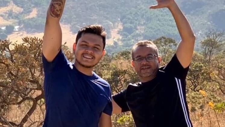 Segundo Benedito Antonio Junior, companheiro de Luiz, ele procurou Jamilly para realizar o procedimento em ambos. O comerciante conta que o parceiro estava prestes a se aposentar e, por isso, queria realizar o sonho de arrumar o sorriso 