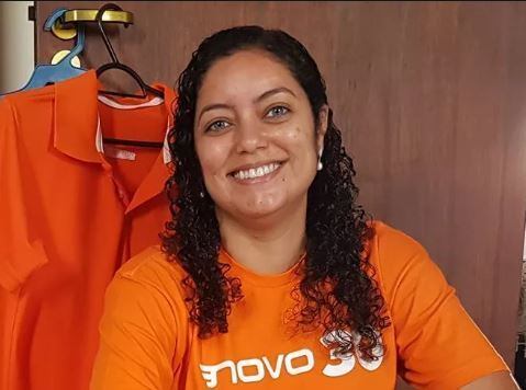 Giselle Gomes é a candidata a vice pelo Novo. Formada em Biologia Genética pela UFRJ, ela cursa Direito na UNESA, tem pós-graduação em Propriedade Intelectual (UNILISBOA), mestrado em Biofísica (UFRJ) e doutorado em Ciências (UFRJ). Ela tem 41 anos, é carioca e divorciada. Há 16 anos, trabalha com pesquisas e patentes no INPI (Instituto Nacional de Propriedade Intelectual). É também professora acadêmica, tradutora e membro do Conselho de Gestão do Patrimônio Genético. Em 2018, concorreu ao cargo de deputada federal. É candidata a vice de Fred Luz (Novo)