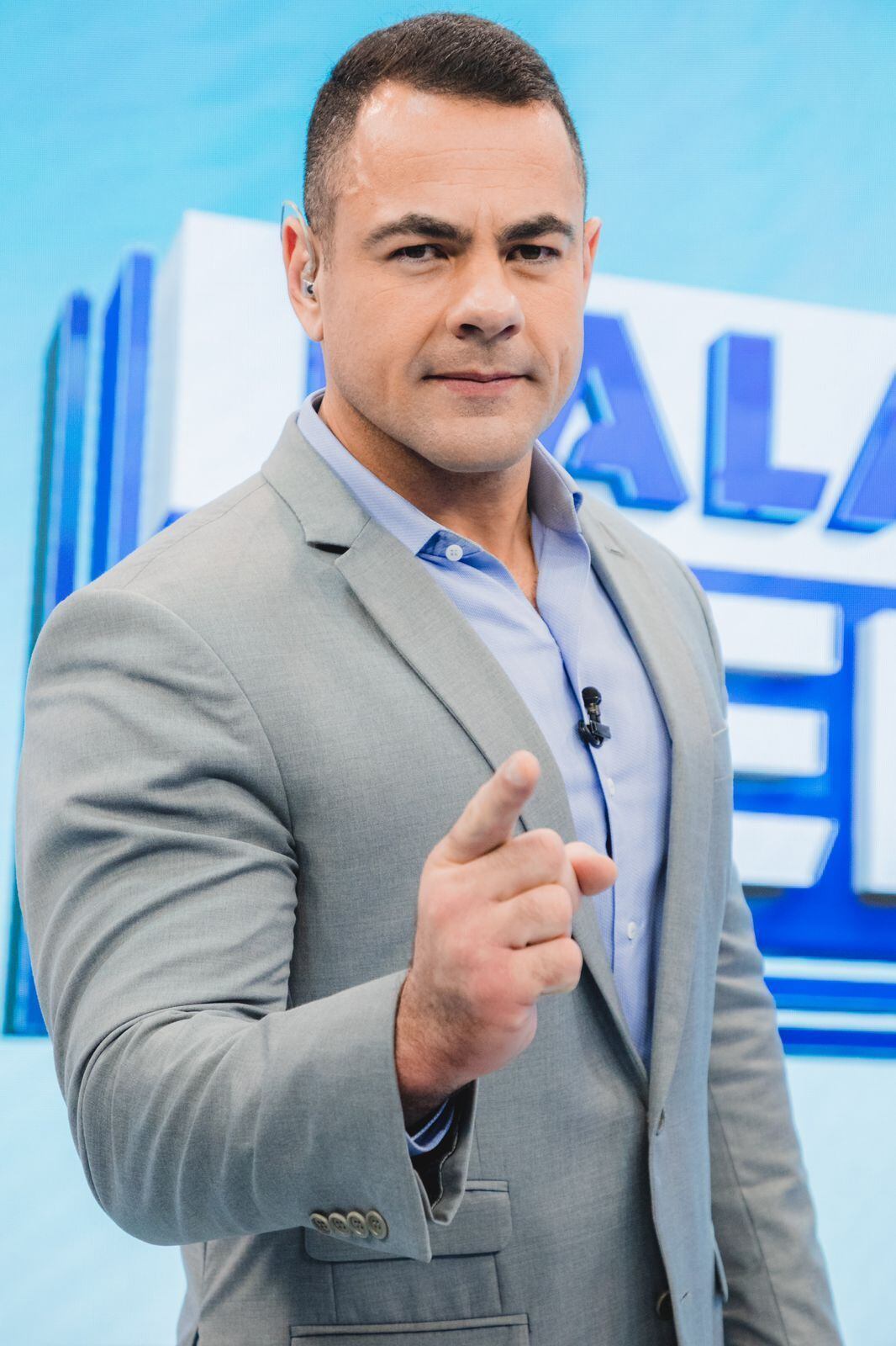 Tino Junior apresenta o Balanço Geral RJ
