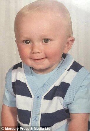 — É horrível quando Harry tem que passar por uma operação. Ele odeia isso, e temos que agarrá-lo à força, porque é a única maneira de levá-lo até a sala de operações

(Com informações do Daily Mail)