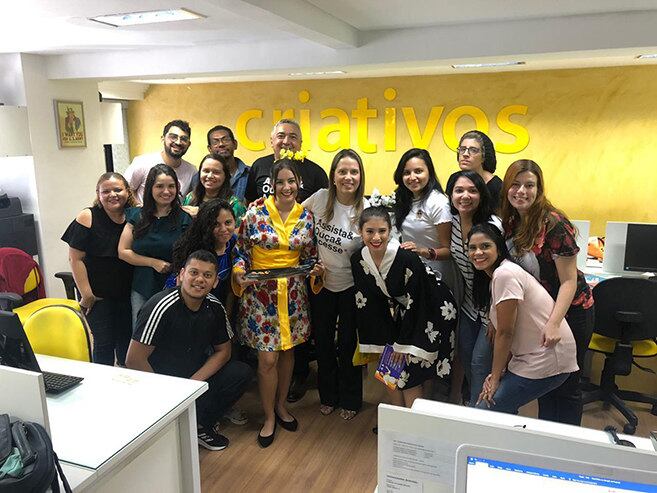 TV Cidade faz ação para estreia de Sabrina Sato a frente do Domingo Show