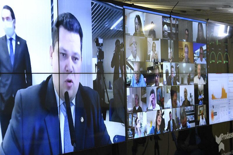 O presidente do Senado, Davi Alcolumbre, em sessão remota