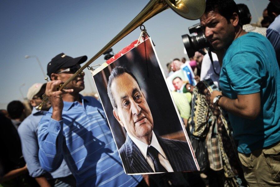 Hosni voltou ao banco dos réus neste sábado (11)