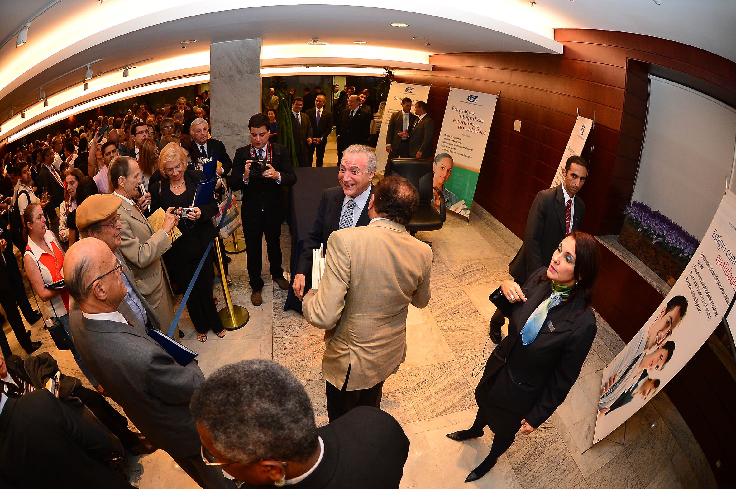 Temer é conhecido no meio político por ser muito reservado e levar uma vida pacata ao lado da mulher, Marcela Temer
Conheça a história de amor entre Temer e a musa da República, Marcela Temer
