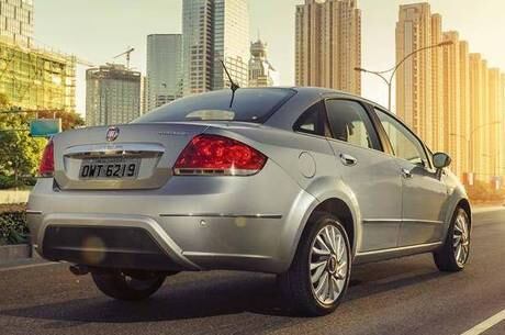 Placa saiu do para-choque, dando lugar a um polêmico aplique