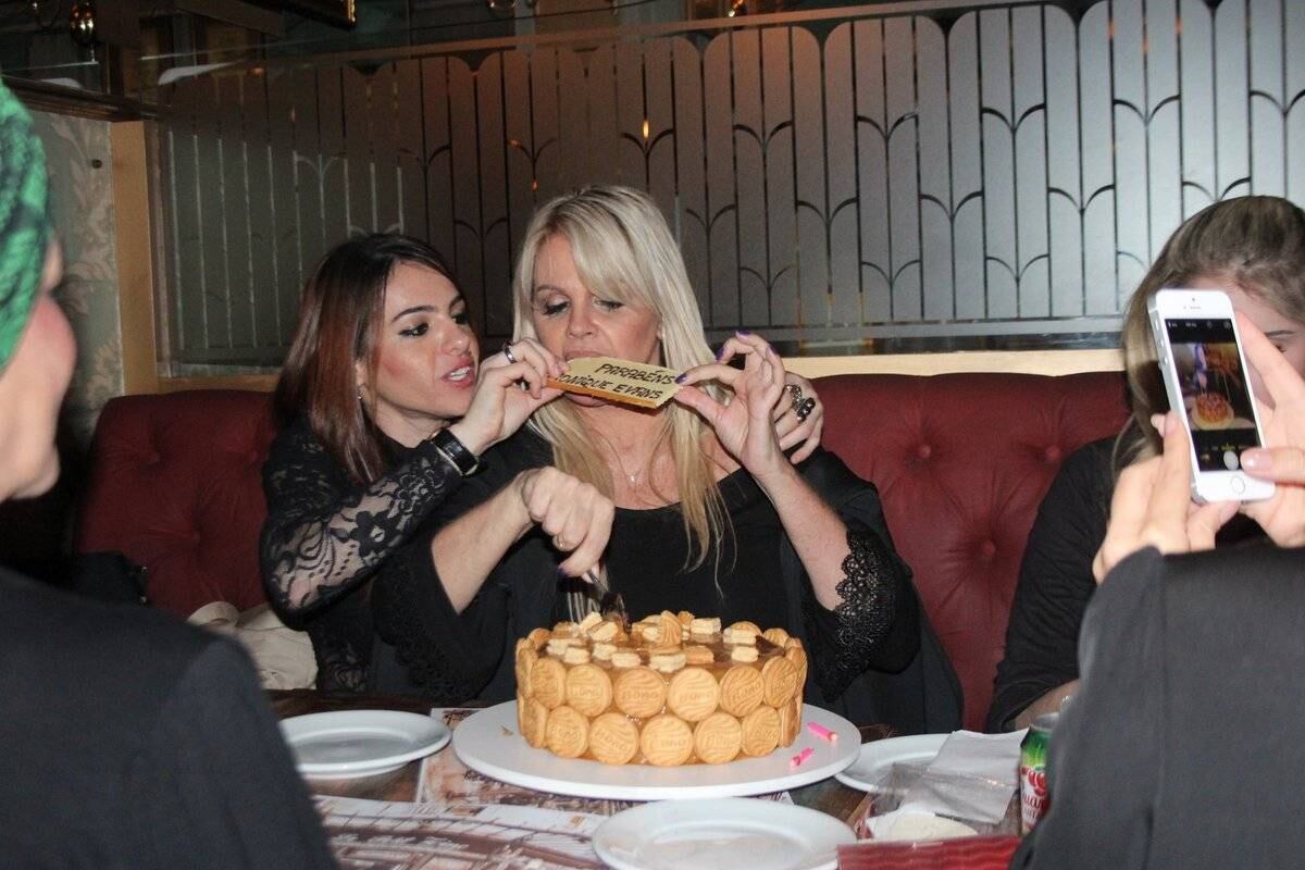 Monique Evans celebrou aniversário com Cacá Werneck