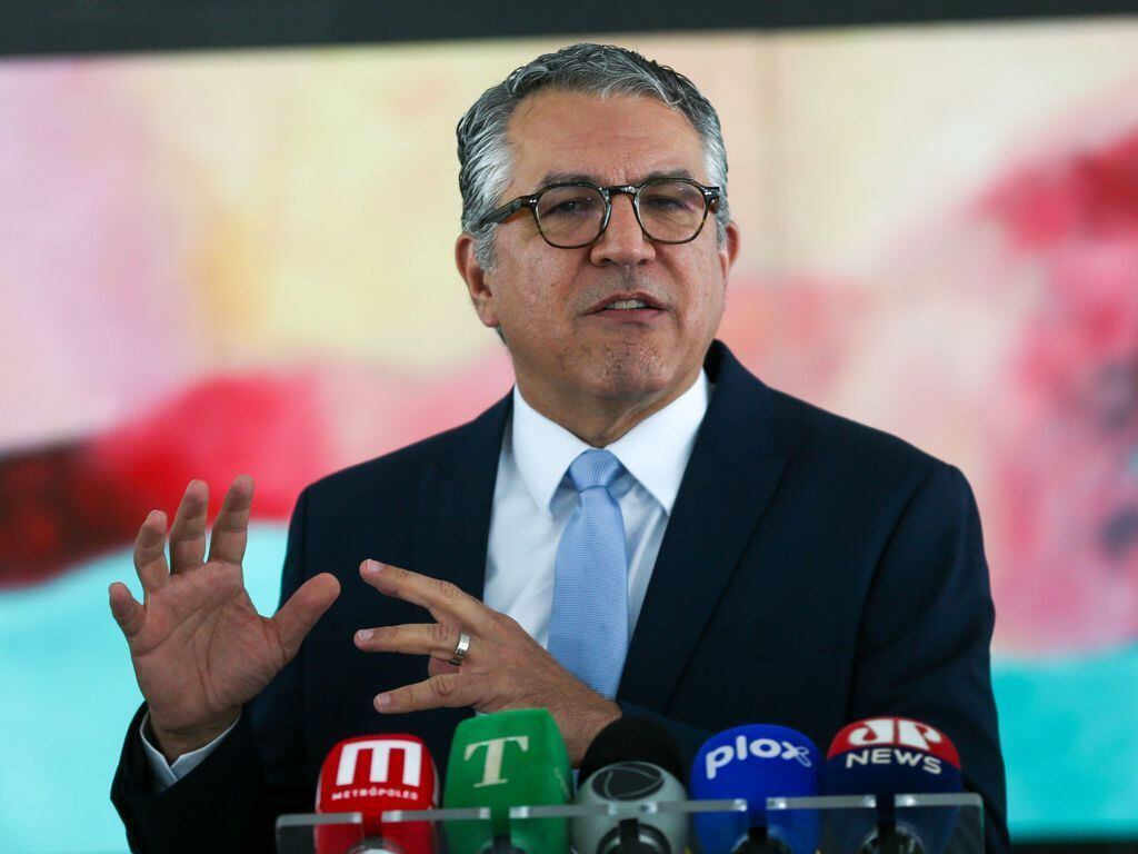 Padilha diz que governo quer derrubar narrativa conspiratória