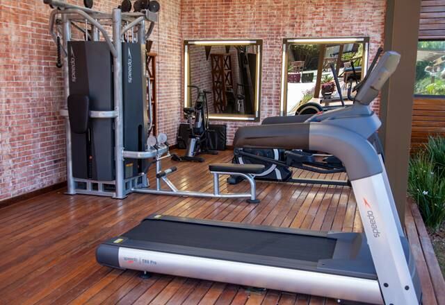 Mas a vida do confinamento não é somente cumprir as tarefas e aproveitar a piscina. Os peões tendem a manter o condicionamento físico no reality e malham constantemente na academia!