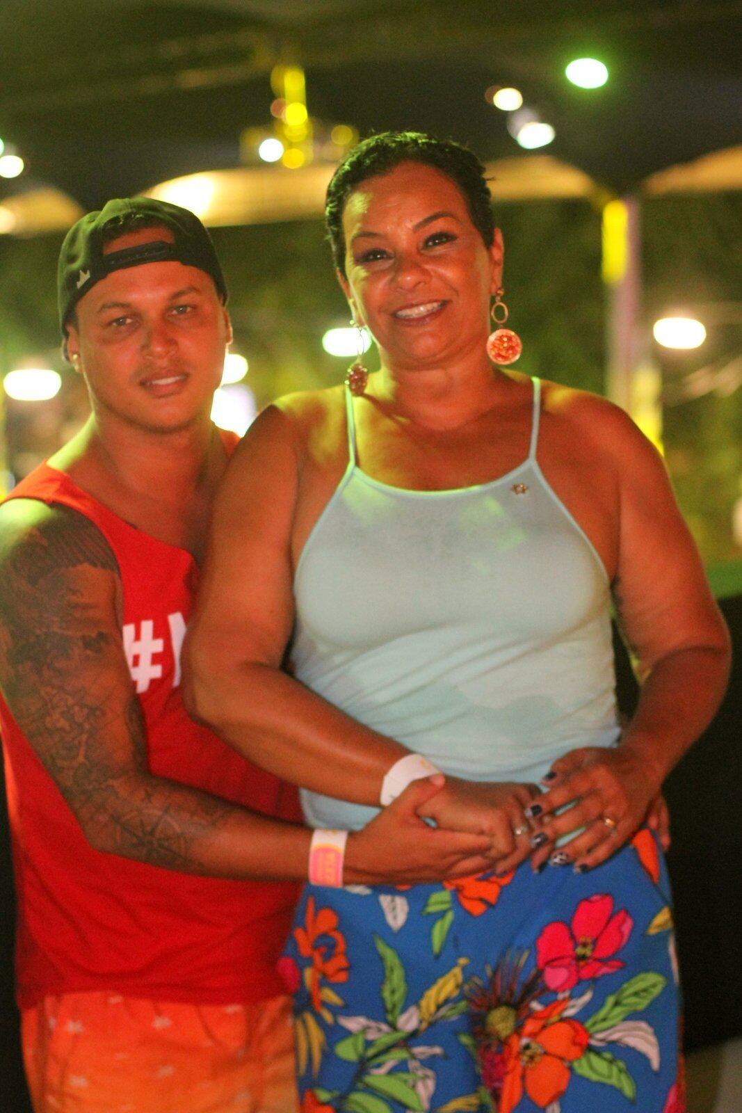 Solange Couto está com o namorado na capital baiana