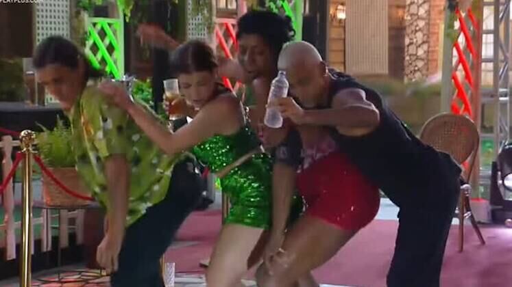 Like a Virgin (Madonna)

A ex-atleta também se jogou no mundo pop! Márcia entregou uma performance digna de diva ao cantar Madonna. Mostrando estar em dia no inglês, ela convidou alguns amigos para dançar