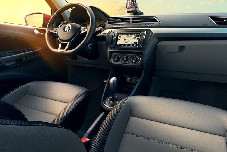 No geral, o painel dos novos Gol e Voyage muda radicalmente para colocar os compactos no páreo com os hatchs mais novos, como Chevrolet Onix, Hyundai HB20 e Ford Ka — trio que fechou 2015 na ponta do ranking de vendas
