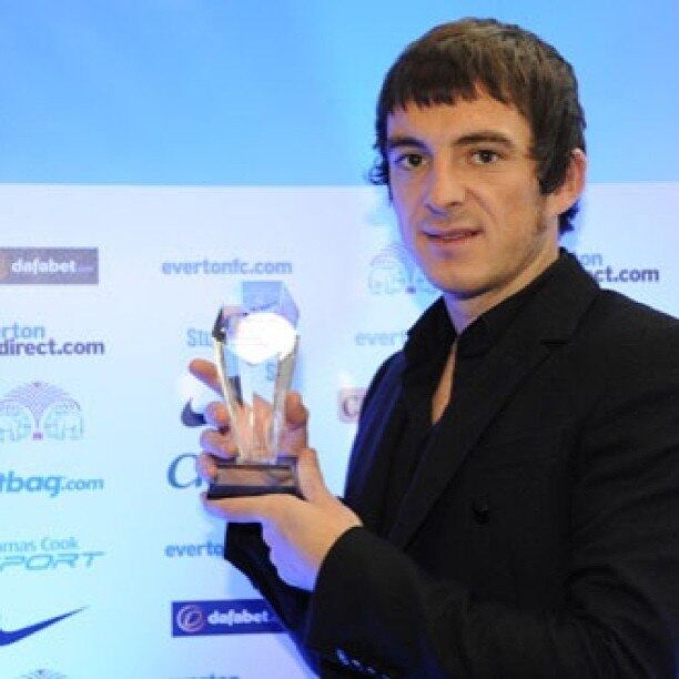 Leighton Baines, do Everton também foi lembrado e está na décima posição